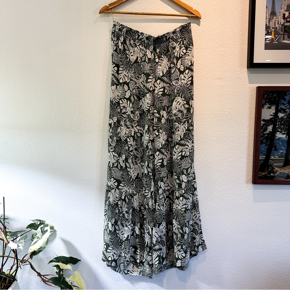 Women's Green and White Leaf Print Maxi Skirt